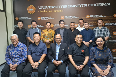 The Collaboration between SANATA DHARMA UNIVERSITY and SAENGTHAM COLLEGE